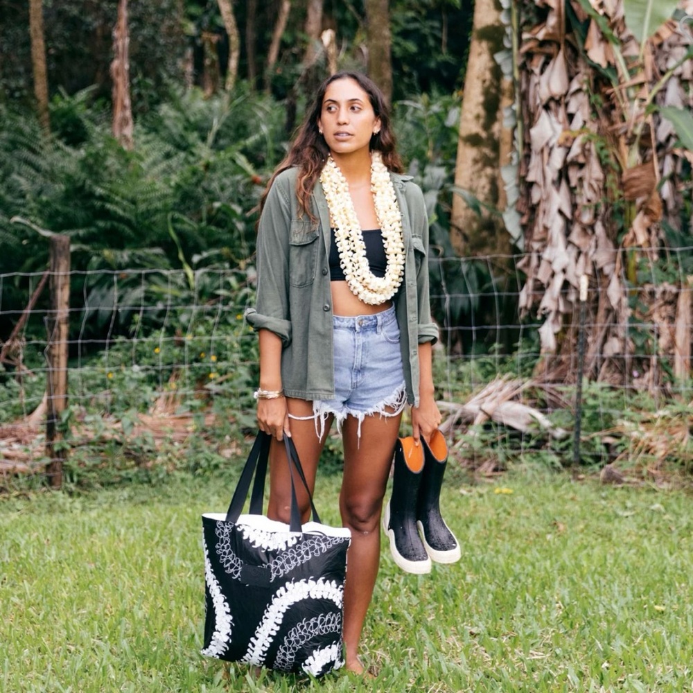 Aloha collection puakenikeni daytripper tote